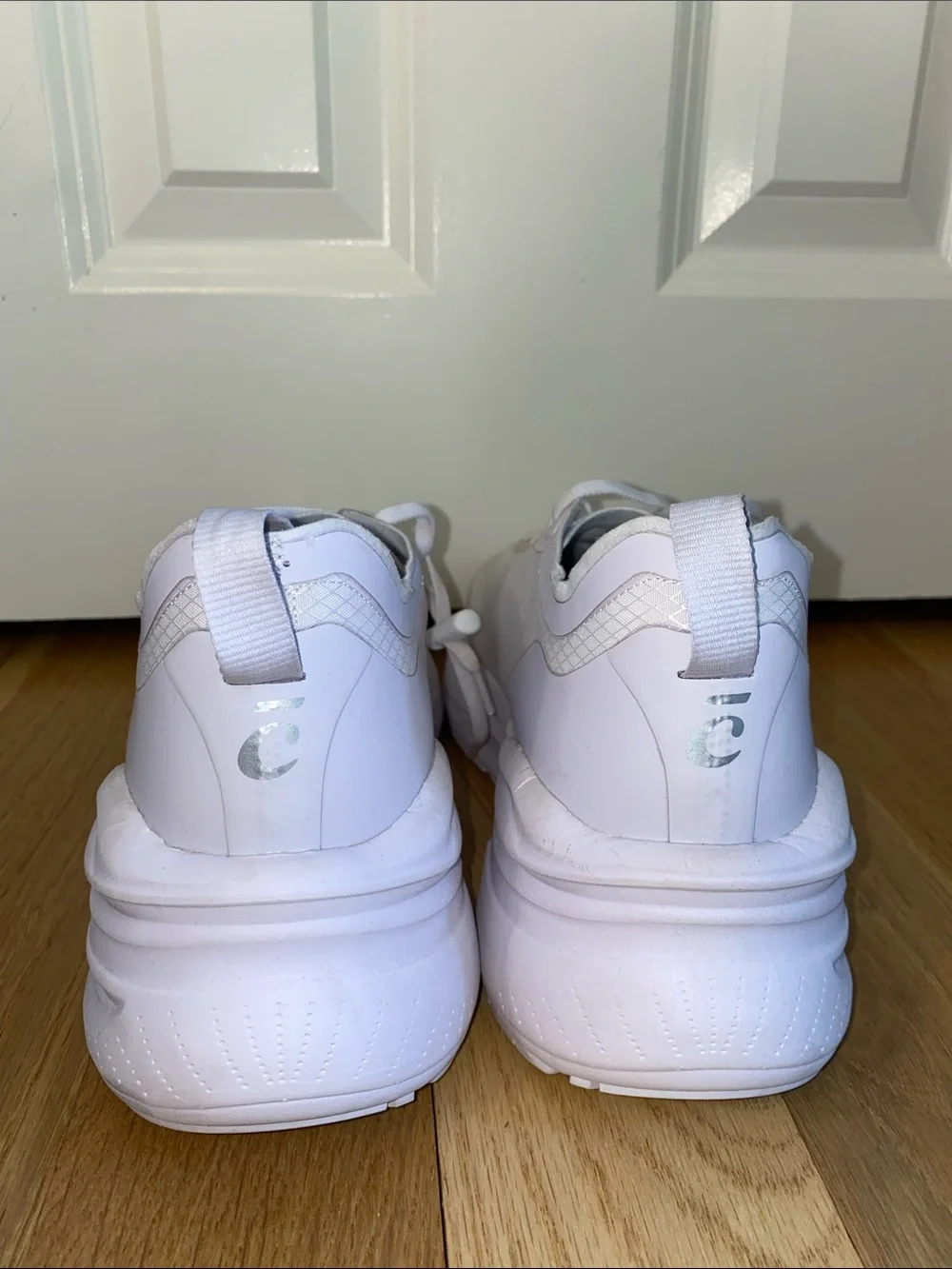 Clove Nursing Athletic All-White Casual Lace-Up Sneakers size 9